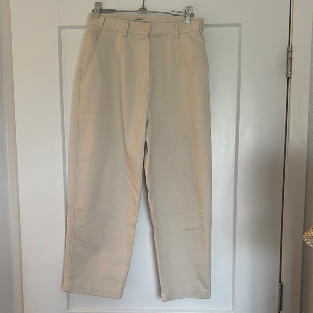 Women’s Light Khaki L.L.Bean Chino Pants
